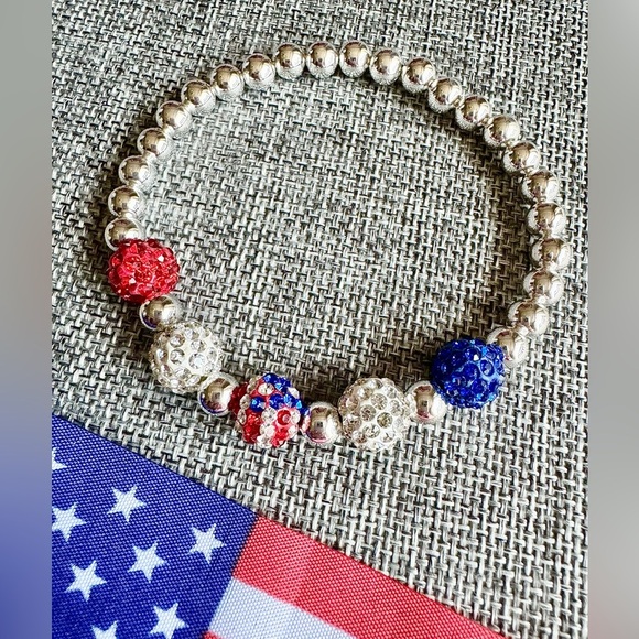New 8" Patriotic America USA Flag Shimmer Crystal Beaded Stretch Bracelet - Picture 1 of 4